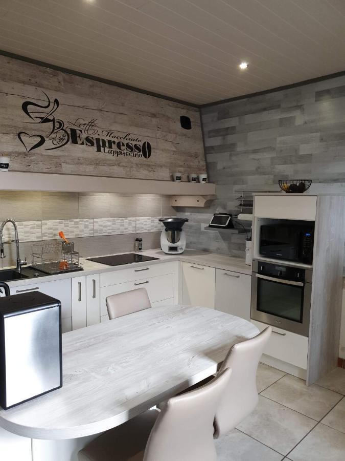 Au Petit Bonheur Bed and Breakfast Saint-Martin-du-Frene Εξωτερικό φωτογραφία