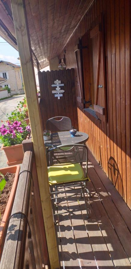 Au Petit Bonheur Bed and Breakfast Saint-Martin-du-Frene Εξωτερικό φωτογραφία